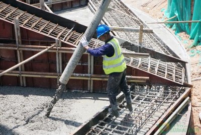 江西定南新陽智慧風電場首臺風機基礎順利澆筑完成，綠色能源建設邁出關鍵一步